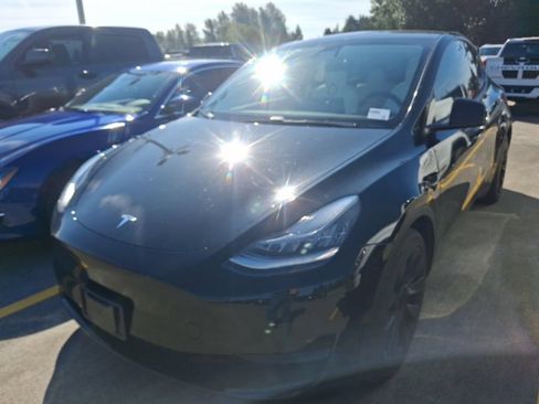 Used 2021 Tesla Model Y Long Range AWD/4WD image 1