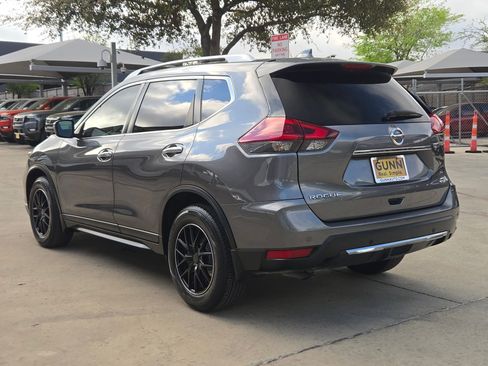 Used 2019 Nissan Rogue SV image 5