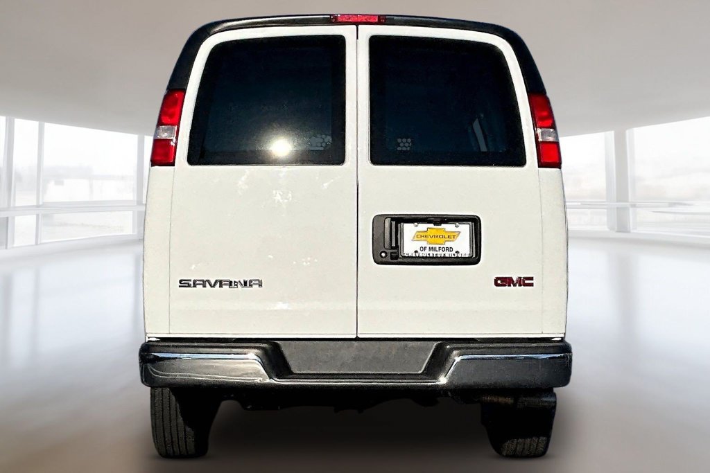 Used 2025 GMC Savana 2500 w/ Driver Convenience Package RWD image 5