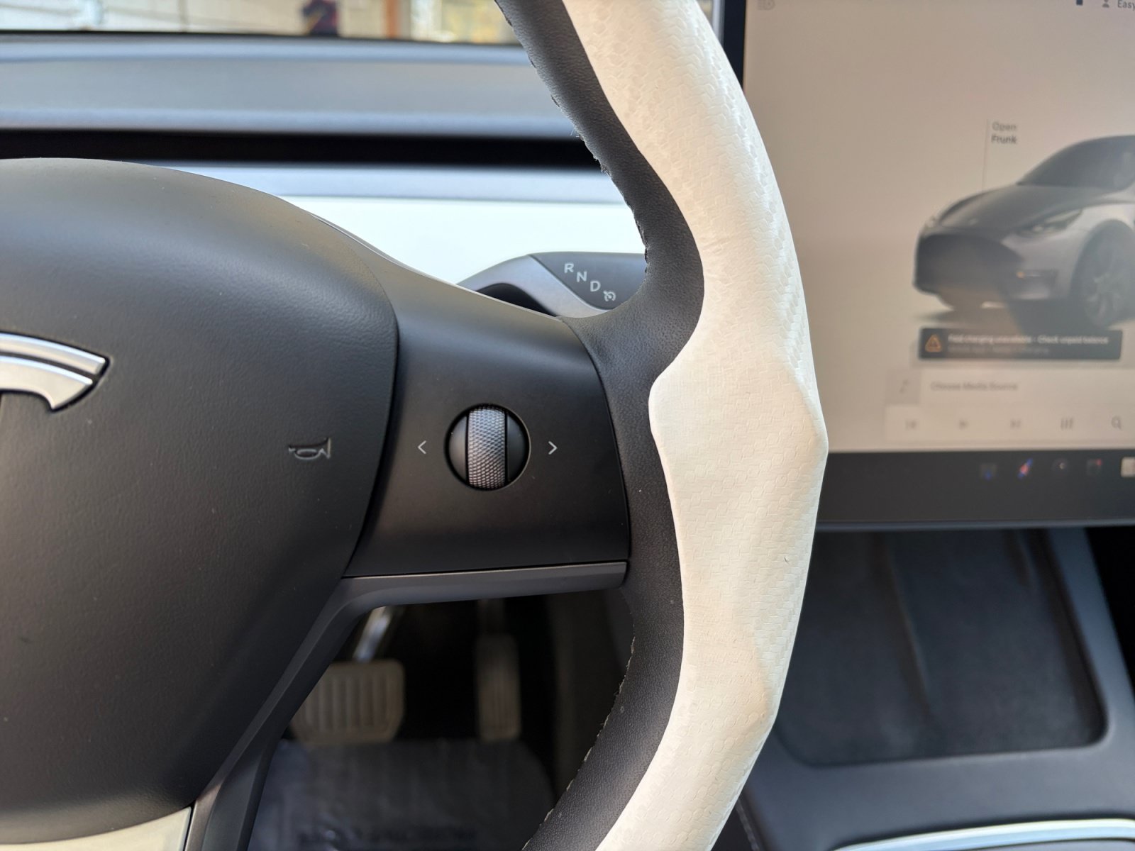 Used 2025 Tesla Model Y Long Range AWD/4WD image 14
