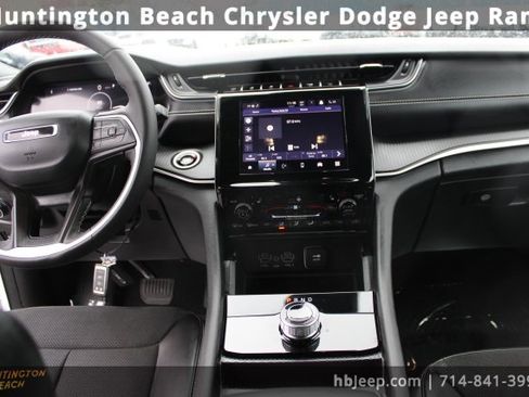 Used 2025 Jeep Grand Cherokee L Altitude image 14
