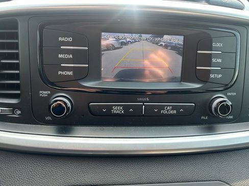 Used 2017 Kia Sorento AWD image 12