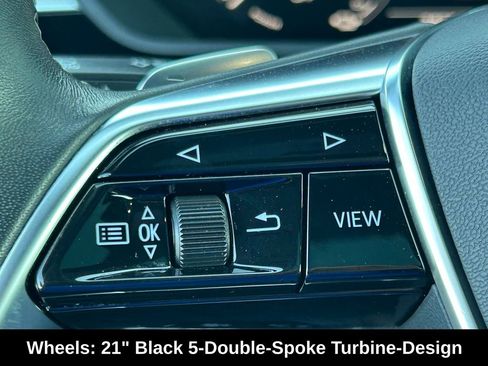 Used 2022 Audi e-tron Premium Plus w/ Premium Plus Package image 20