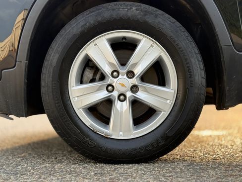 Used 2019 Chevrolet Trax LT w/ LT Convenience Package AWD/4WD image 29