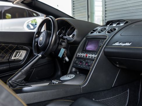 Used 2014 Lamborghini Gallardo LP 550-2 image 39