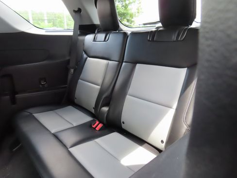 Used 2022 Ford Explorer XLT w/ Equipment Group 202A image 33