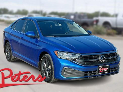 Used 2024 Volkswagen Jetta SE image 1