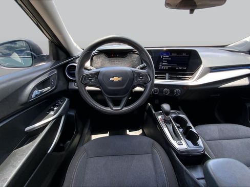 Used 2025 Chevrolet Trax LS FWD image 6