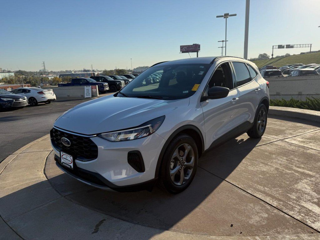 Used 2026 Ford Escape ST-Line w/ Tech Pack #1 FWD image 10