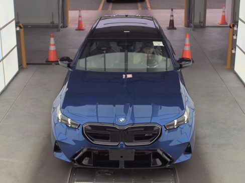 Used 2025 BMW M5 Touring image 2