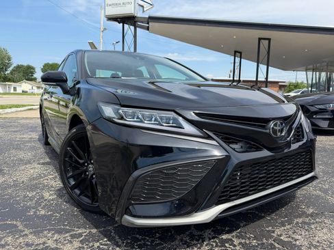 Used 2023 Toyota Camry XSE FWD image 3