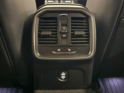 Certified 2025 Porsche Macan image 29