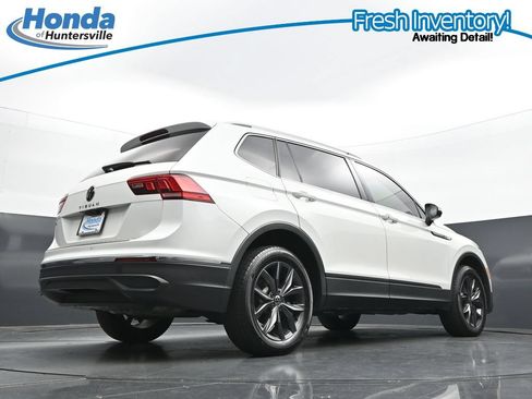 Used 2023 Volkswagen Tiguan SE w/ Panoramic Sunroof Package FWD image 33