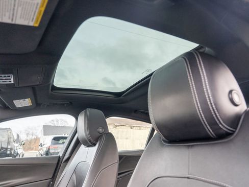 Used 2019 Jaguar XE R-Sport image 21