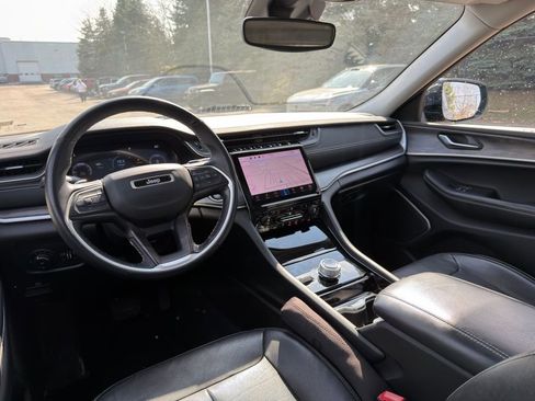 Used 2022 Jeep Grand Cherokee Limited image 16
