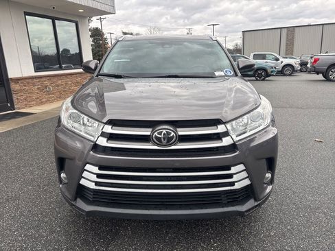 Used 2019 Toyota Highlander XLE image 10