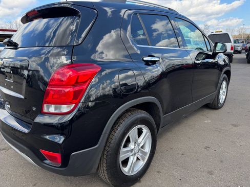 Used 2017 Chevrolet Trax LT w/ LT Convenience Package image 11