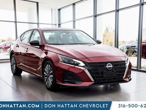 Used 2025 Nissan Altima 2.5 SV FWD image 22