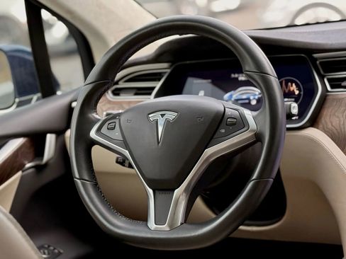 Used 2016 Tesla Model X 75D image 13