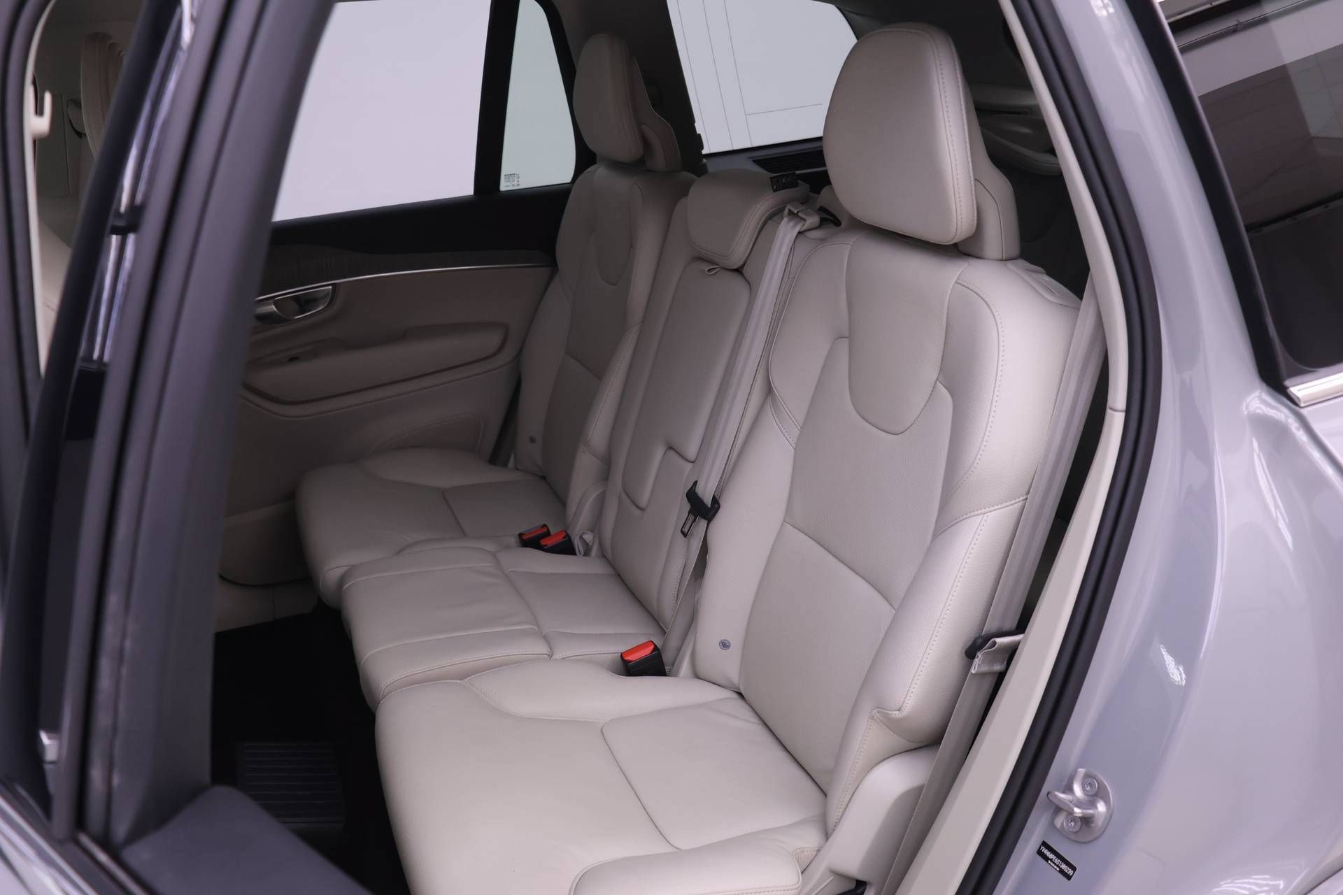 Certified 2025 Volvo XC90 T8 Plus w/ Protection Package Premier AWD/4WD image 13