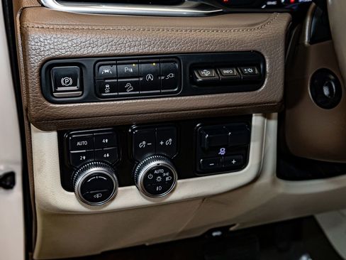 Used 2021 GMC Yukon XL Denali w/ Denali Ultimate Package image 19