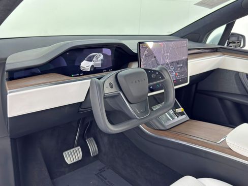 Used 2022 Tesla Model X image 12