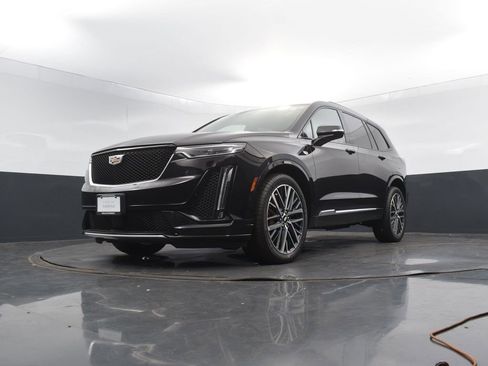 Used 2023 Cadillac XT6 Sport w/ Technology Package image 49