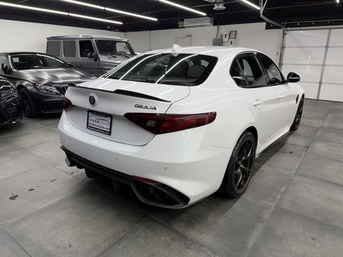 Used 2017 Alfa Romeo Giulia Quadrifoglio image 7