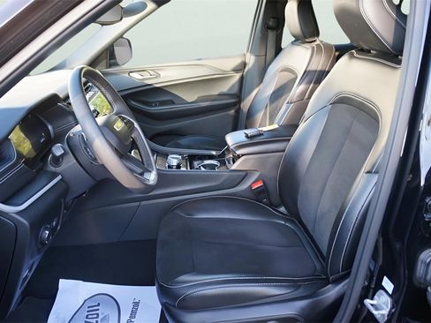 Used 2023 Jeep Grand Cherokee L Laredo image 17