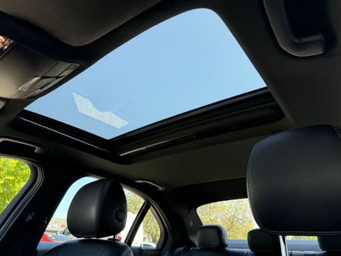 Used 2018 Mercedes-Benz C 300 Sedan image 2