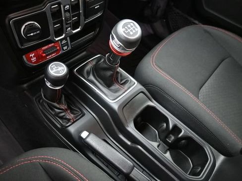 Used 2022 Jeep Gladiator Rubicon AWD/4WD image 24
