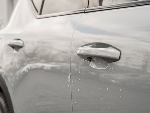 Certified 2025 Volvo XC40 B5 Ultra w/ Climate Package image 17