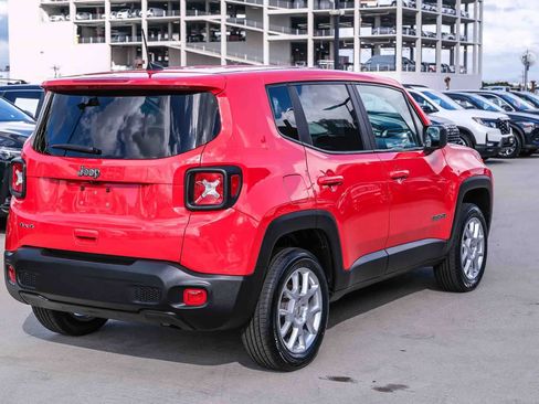 Used 2023 Jeep Renegade Latitude AWD/4WD image 2