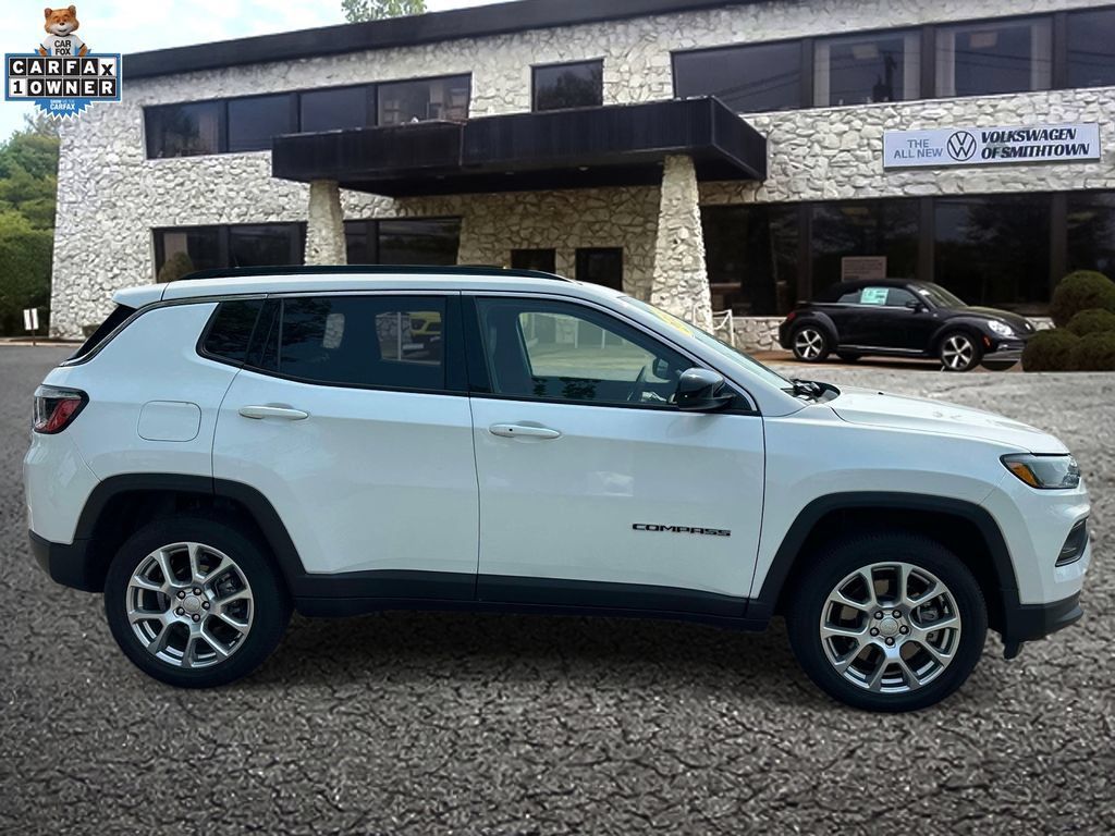 Used 2023 Jeep Compass Latitude AWD/4WD image 4