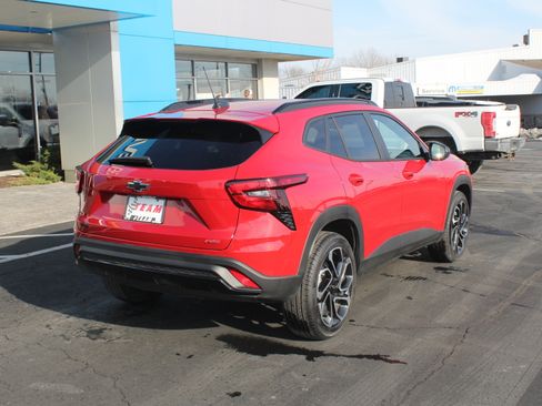 New 2026 Chevrolet Trax RS w/ Sunroof Package image 4