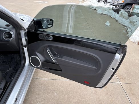 Used 2013 Volkswagen Beetle 2.0T image 11