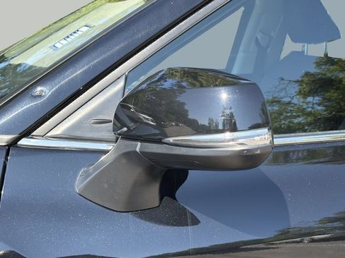 Used 2023 Toyota Highlander L FWD image 27