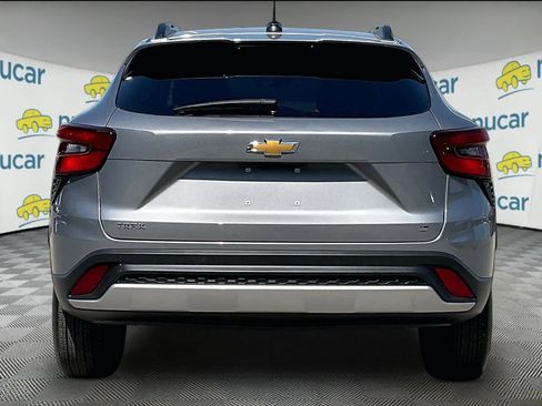 Used 2025 Chevrolet Trax LT w/ LT Convenience Package FWD image 5