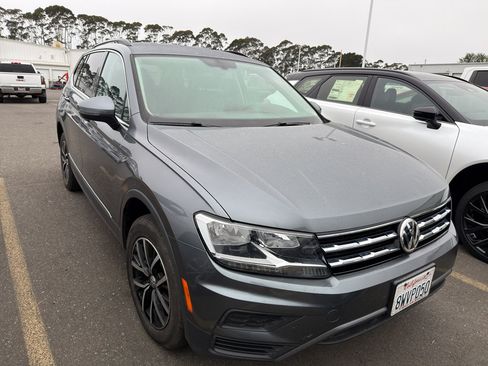 Used 2021 Volkswagen Tiguan SE FWD image 2