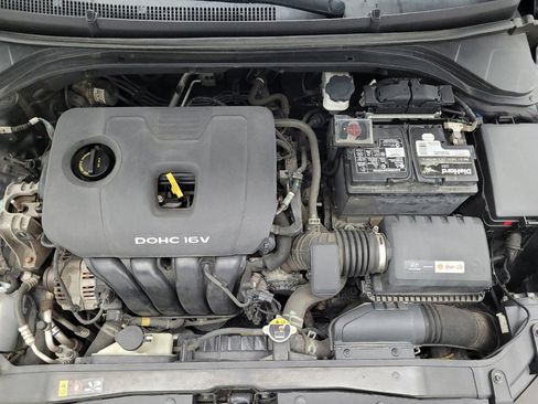 Used 2017 Hyundai Elantra SE image 30