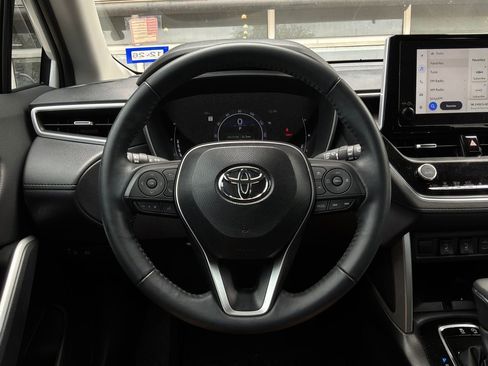 Used 2025 Toyota Corolla Cross XLE FWD image 29