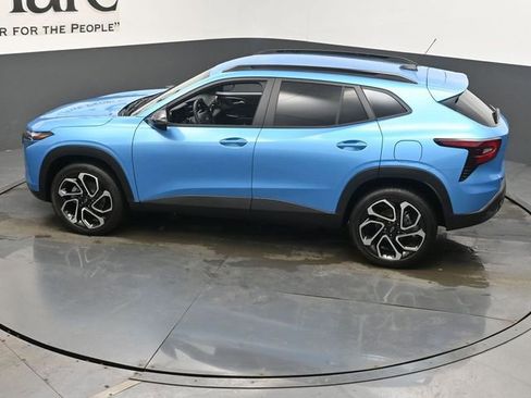 Used 2025 Chevrolet Trax RS w/ Driver Confidence Package image 43