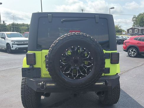 Used 2016 Jeep Wrangler Unlimited Sahara w/ Connectivity Group AWD/4WD image 4