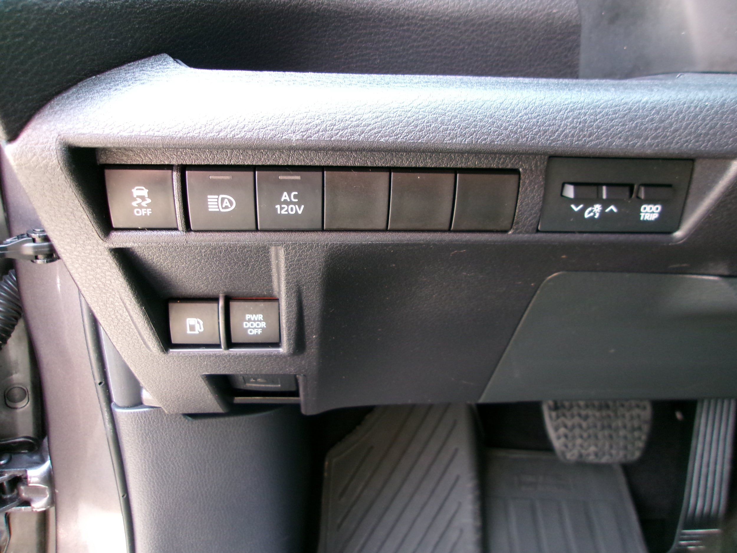 Used 2025 Toyota Sienna Limited AWD/4WD image 21