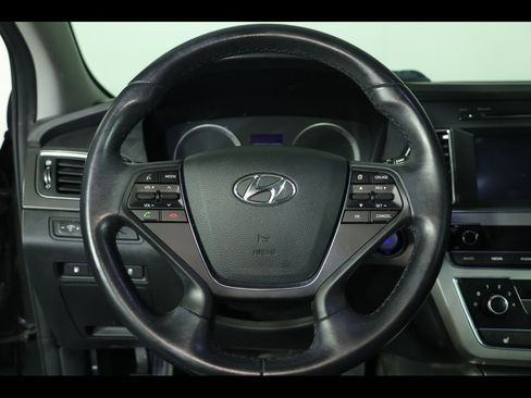 Used 2017 Hyundai Sonata Sport w/ Value Edition Package 02 image 18