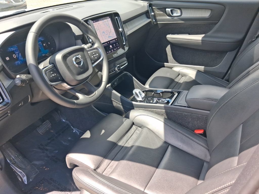 Used 2025 Volvo XC40 B5 Ultra AWD/4WD image 14