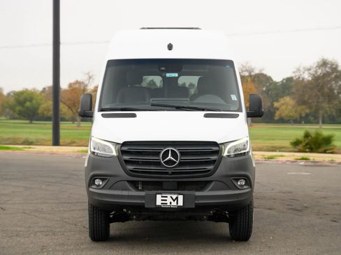 Used 2024 Mercedes-Benz Sprinter 2500 image 3