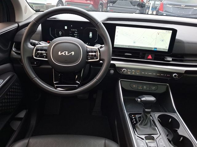 Certified 2025 Kia Carnival SX w/ SX Dark Edition Package FWD image 12
