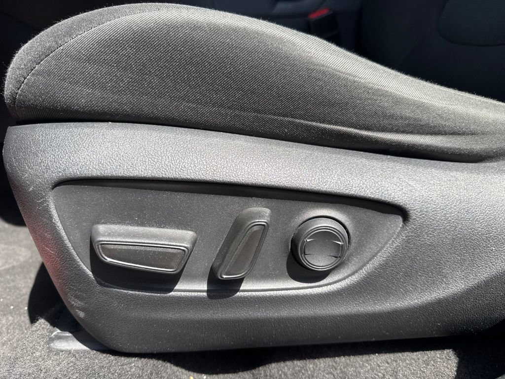 Used 2023 Toyota RAV4 XLE FWD image 18