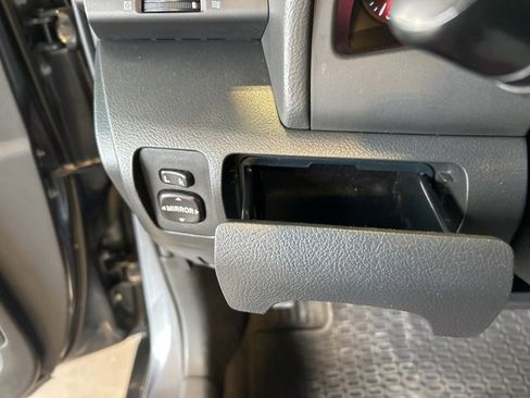 Used 2011 Toyota Camry SE image 13